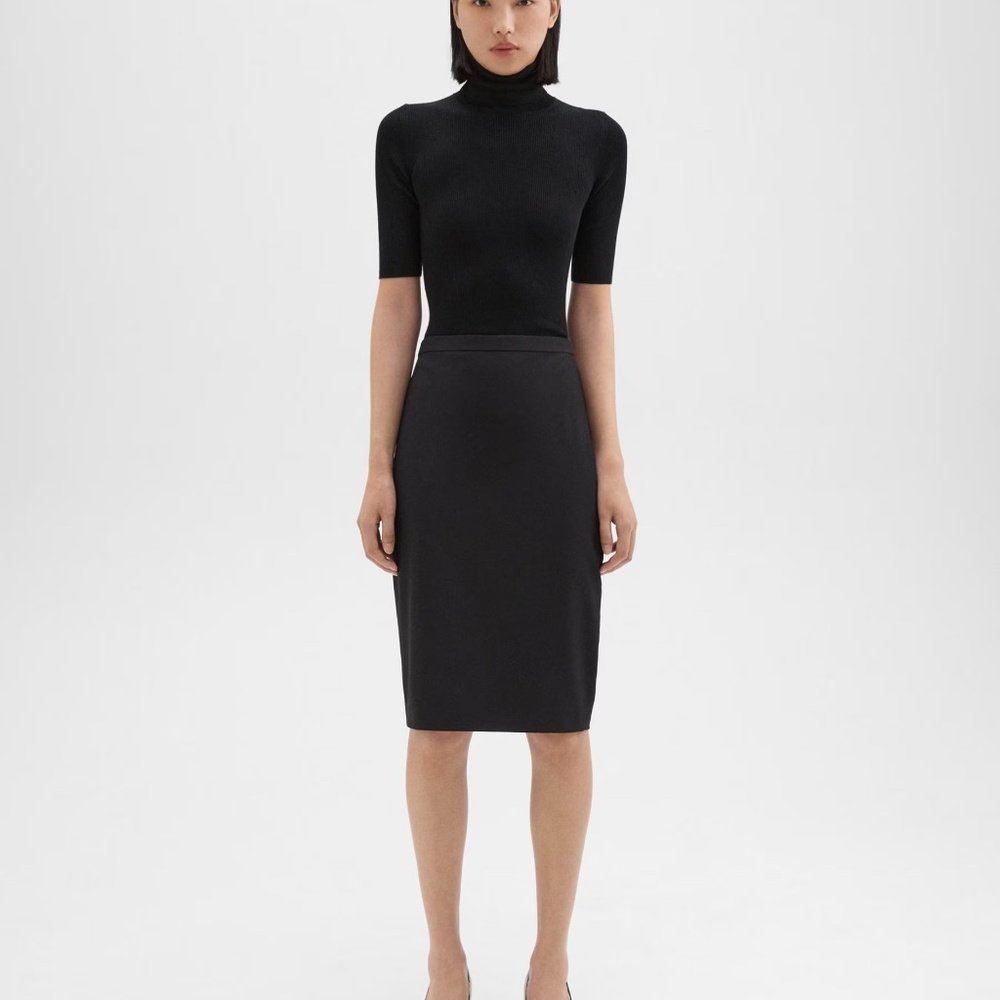 Slim Pencil Skirt in Good Wool in Black